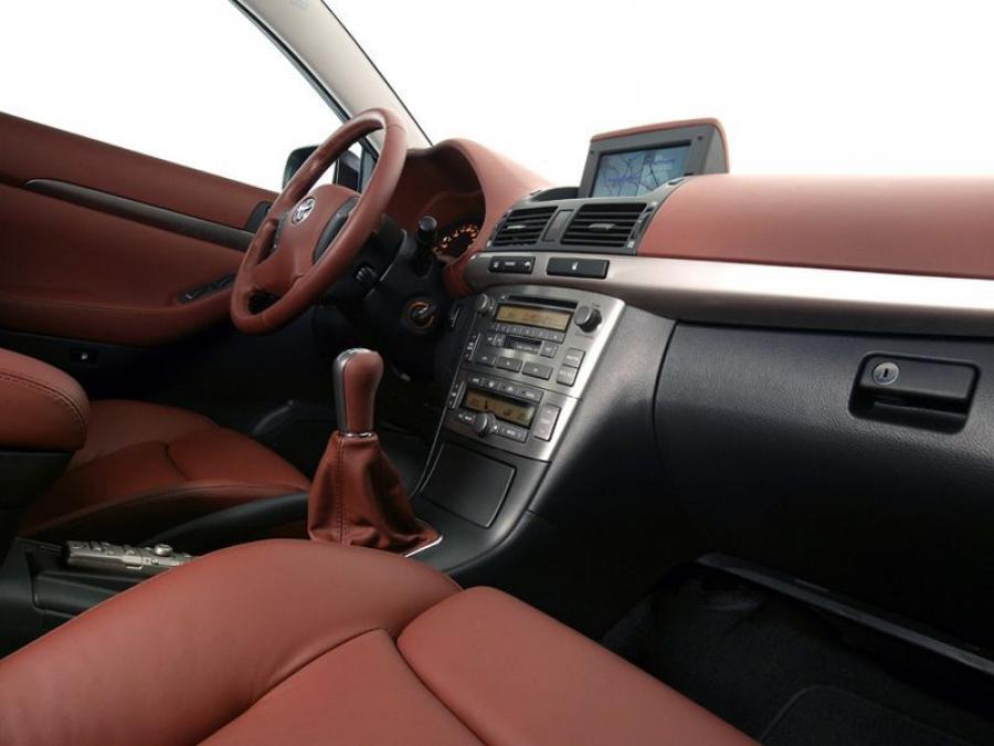  Toyota Avensis D-4D 180 Concept 2005 года  (фото 5 из 10)